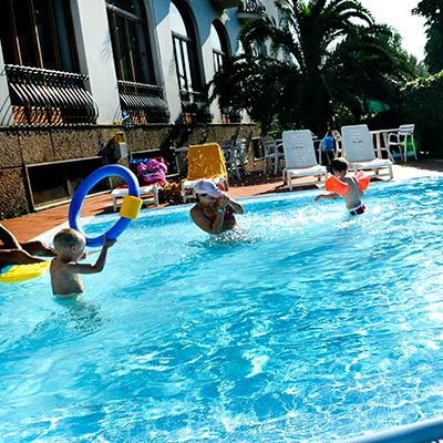 hotel con piscina a san benedetto
